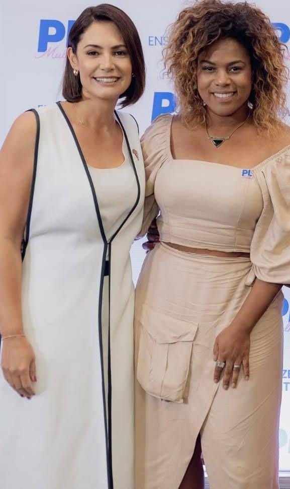 Barbara Kogos ao lado de Michelle Bolsonaro